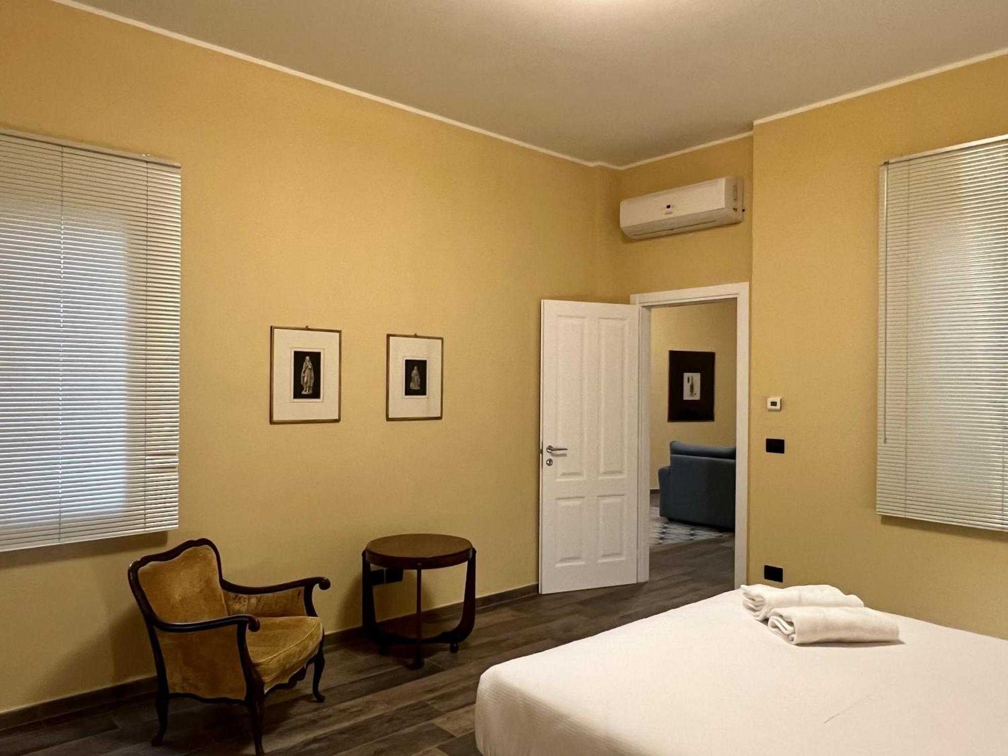 Palazzo Zippitelli Apartments Bari Room photo
